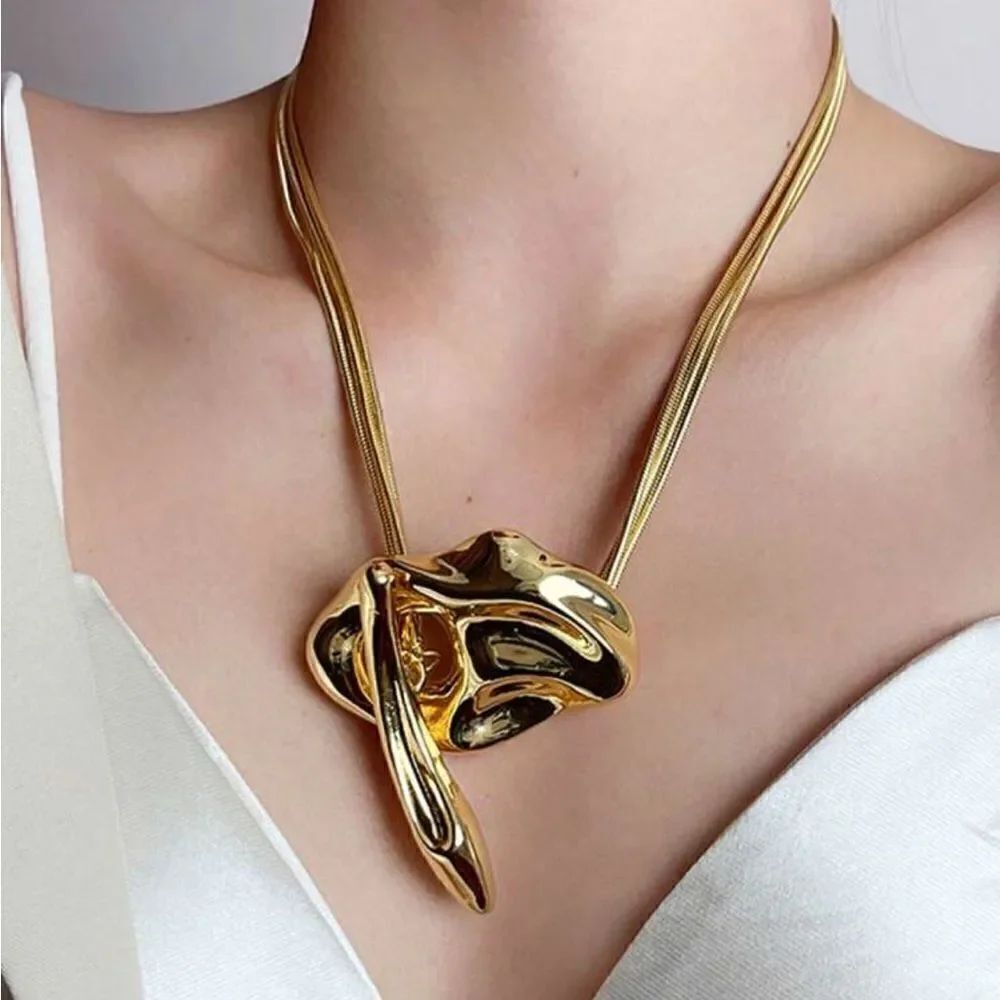 Gold geo necklace N579